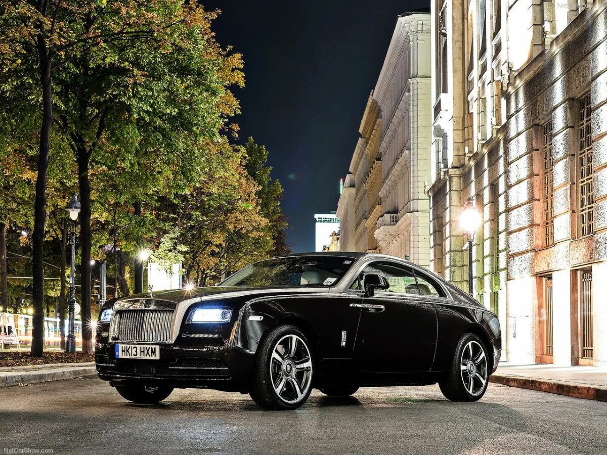 Автомобиль rolls royce. Роллс Ройс Spectre. Автомобили Rolls-Royce Wraith. Роллс Ройс к24. Rolls Royce машина Rolls Royce.