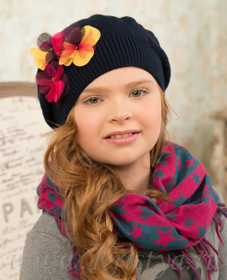 шапка для девочки. шапочка для девочки на весну. дети в беретах. беретка для девочки. головные уборы для девочек.