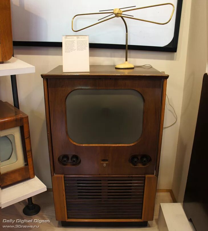 1 телевизор в мире. Самый 1 телевизор. Самый первый телевизор. Самый первый телевизор в мире. Первий телевизор в мир.