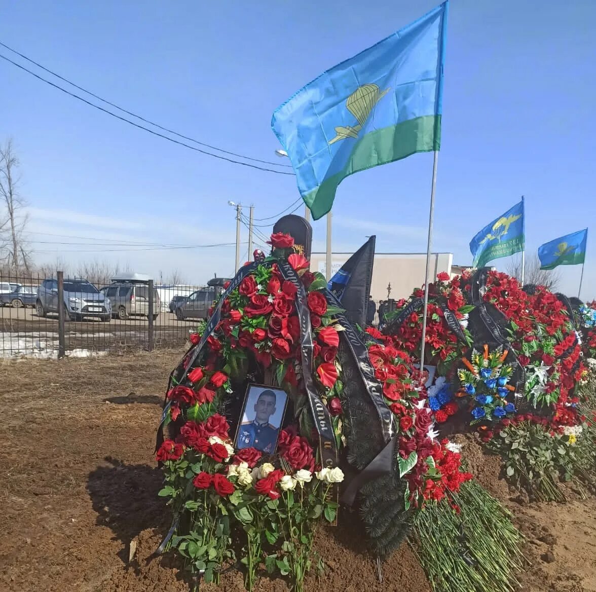 Россия гибнет. Богородское кладбище Рязань десантники. Кладбище ВДВ В Рязани 2022. Аллея героев ВДВ Рязань. Могилы десантников погибших в Украине в Иваново.