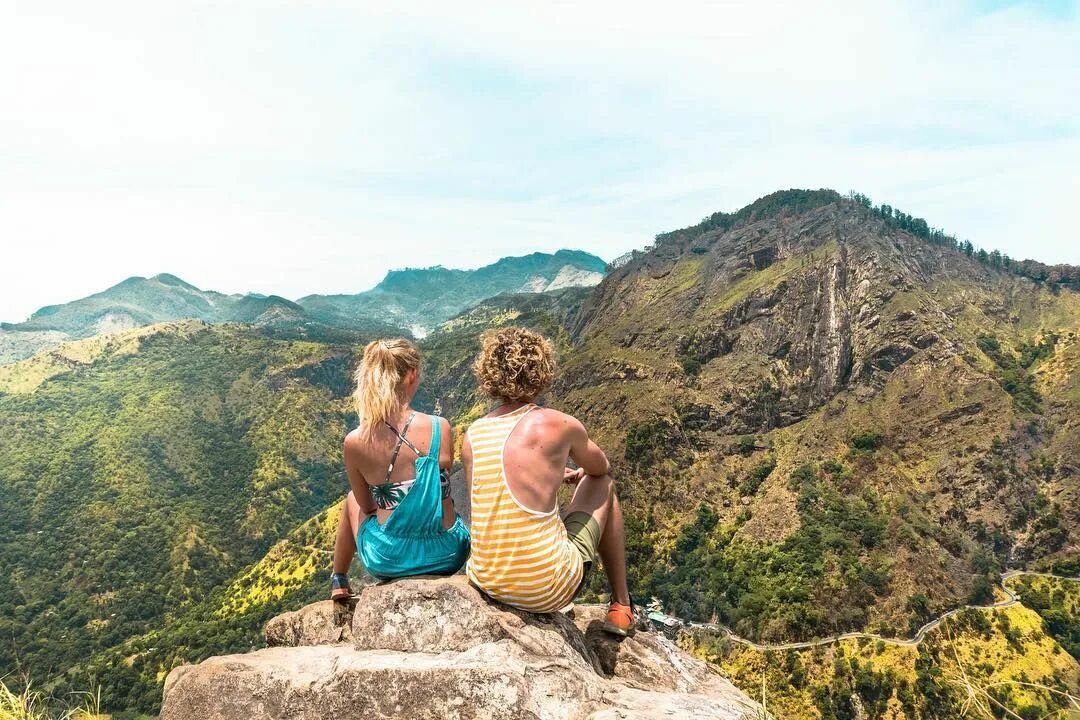 Обложка для турагентства. Travel comments. Фотосессия с самолетом. Путешествия по миру. Красивые путешествия.