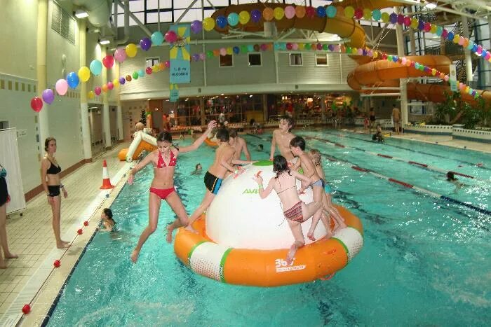 Аквапарк бурса. Аква центр. Аквацентр парнас воронеж. Парнас бассейн воронеж. Аквапарк в парк-отеле орловский.