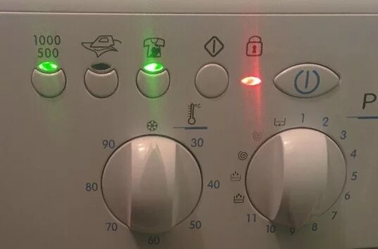 Причины неисправности стиральных машин индезит. Машинка Индезит WISN 82 коды ошибок.