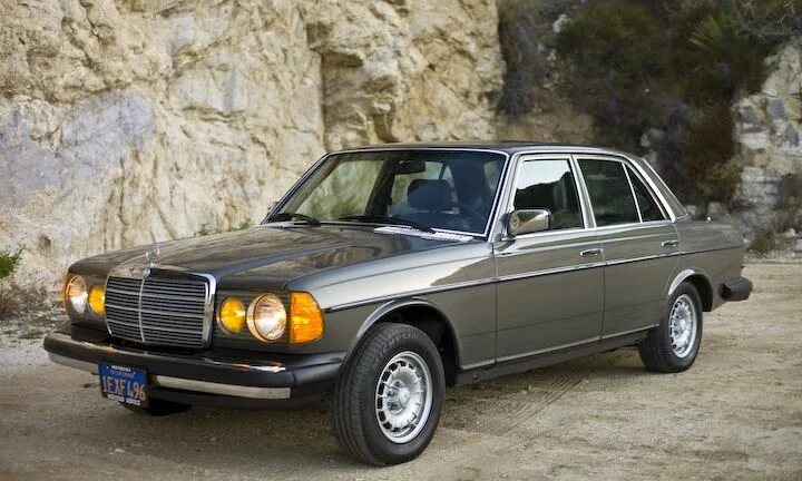 Купить мерса дизель. Mercedes-Benz w123. Mercedes w123 Diesel. Мерседес 123 дизель. Mercedes Benz 300d 1982.