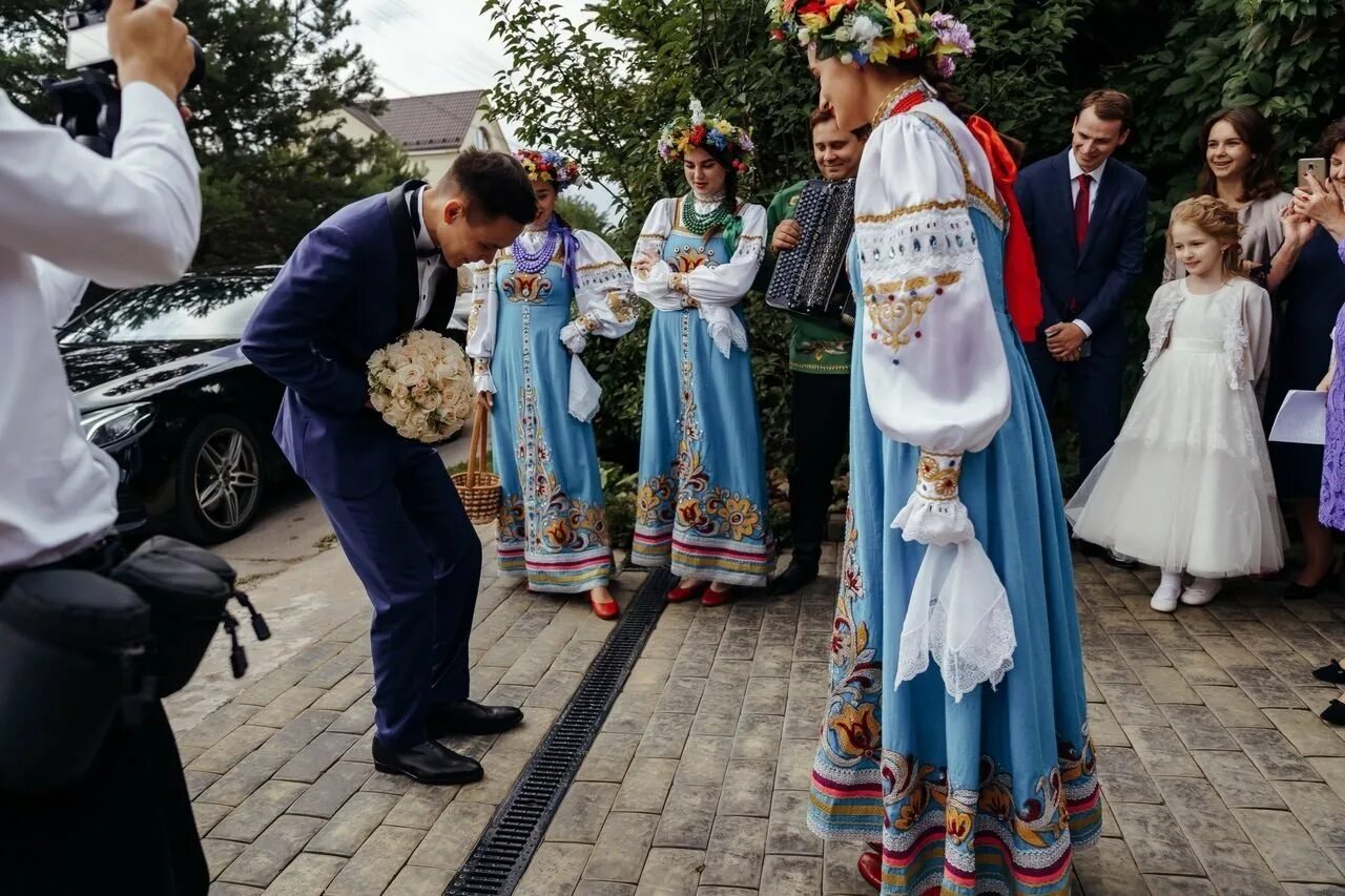 Свадебные обряды. Свадебные обычаи. Традиционная русская свадьба. Свадебные традиции выкуп. Сватать жениха