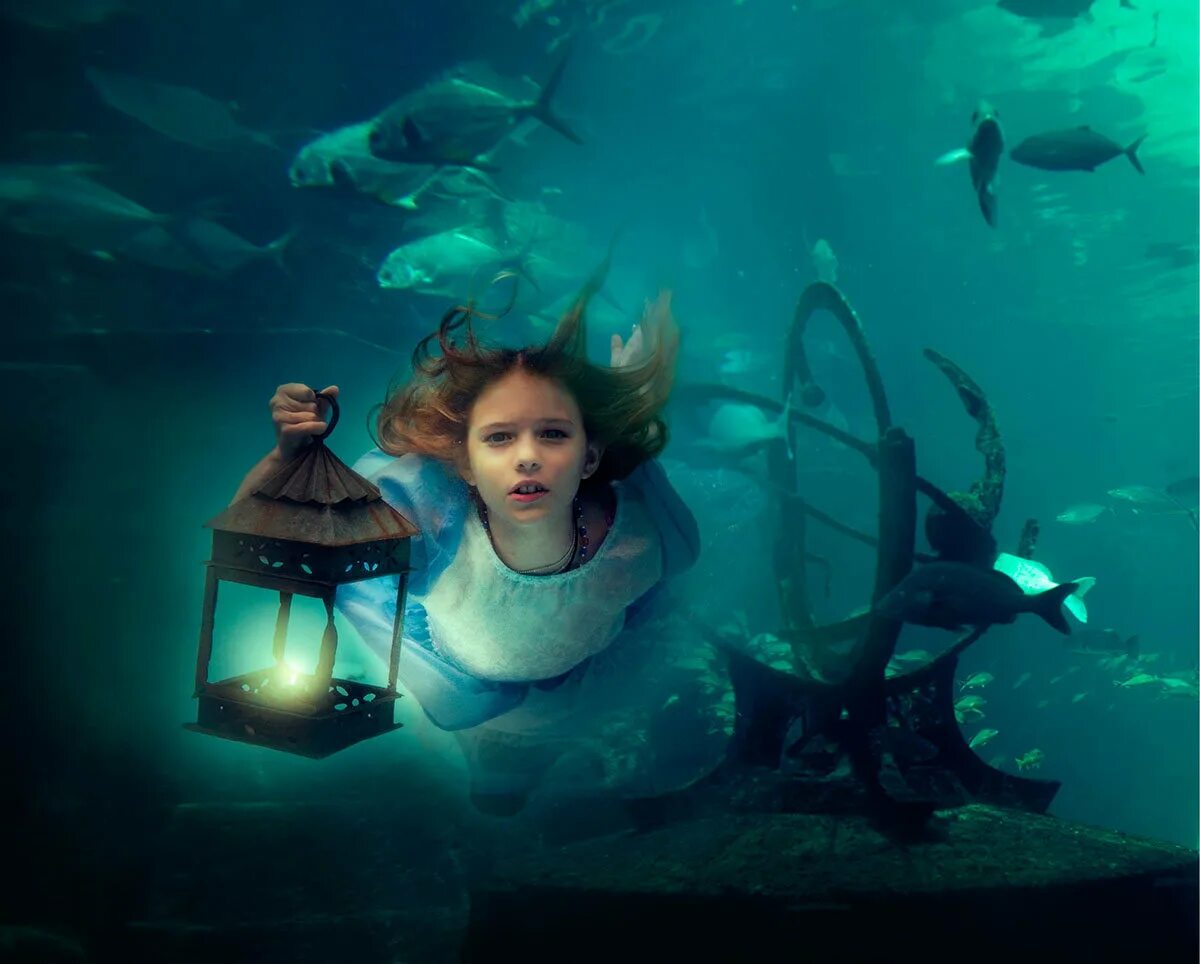 Подводный мир рыбы. Сказка под водой. Храм посейдона в атлантиде. Зорина болдеску картины. Фотограф зена холлоуэй.