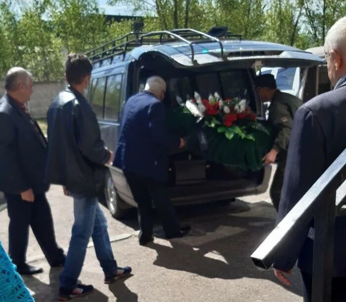 Венки на кладбище. Похороны в борзе. Похороны в борзе. Похороны в борзе. Российское кладбище.