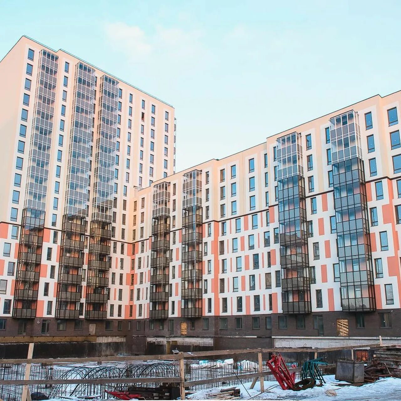 Город солнца жилой комплекс санкт-петербург. Жк шуваловский колхоз. Петровский проспект 5 жк остров. Стройка около жк нобелевский. Обуховской обороны 70 эталон на неве.