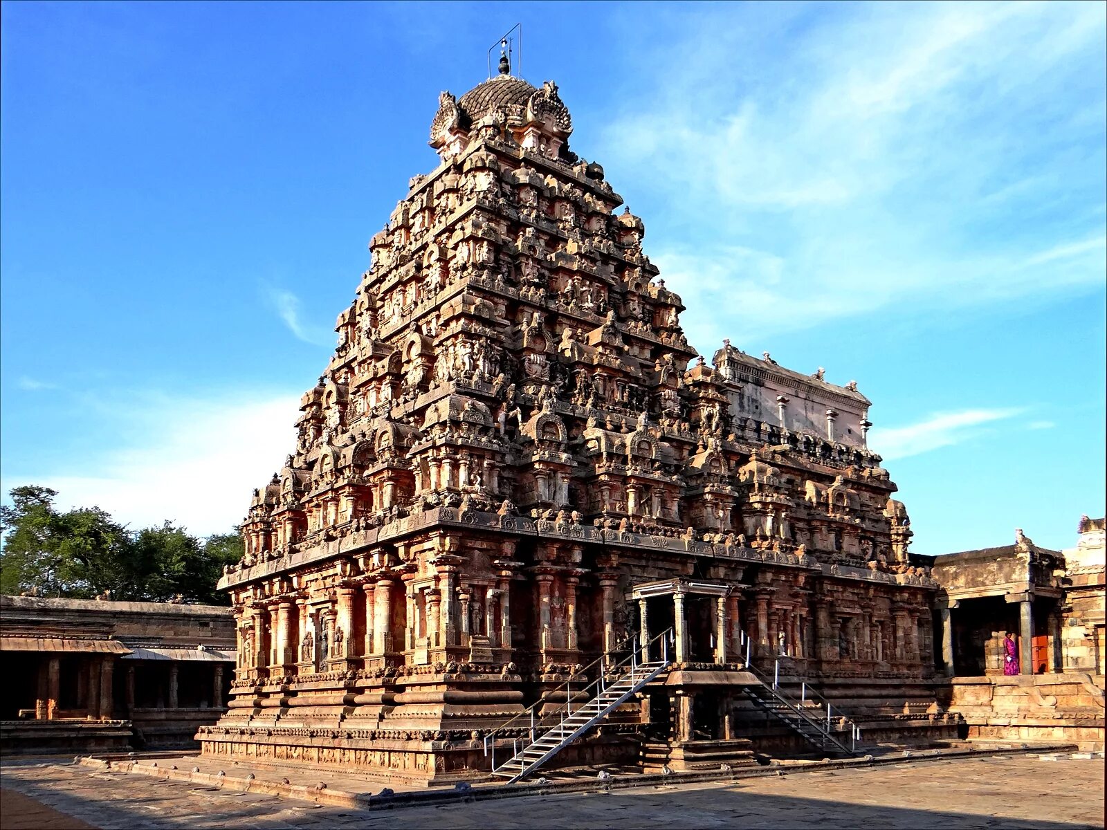 Храм temple. Храм Айраватешвары Ченнаи. Архитектура древних храмов Индии. Храмовая архитектура Индии. Храм Хойсалешвара Индия колонны.