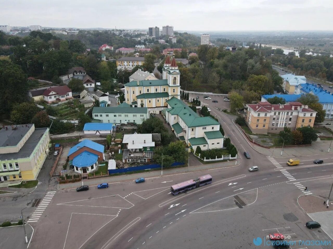 Мозырь белоруссия. Белорусский город мозырь. Город мозырь белоруссия. Костел святого михаила архангела мозырь. Беларусь город мозырь.