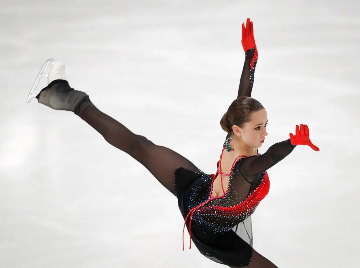 Новости валеева фигурное катание. Камила валерьевна валиева 2022. Камила валиева фигуристка. Камила валиева фигуристка падения. Камила валиева фигурное катание 2022.