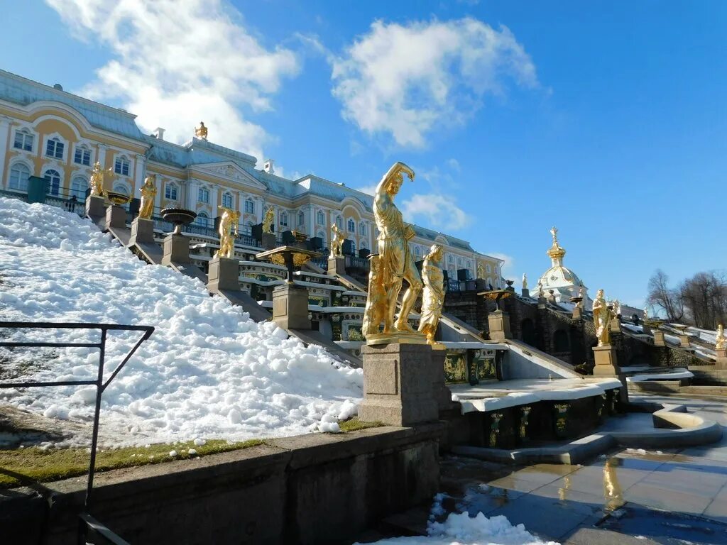 Петергоф 26 декабря. Петергоф большой императорский дворец зимой. петергоф в марте. петергоф весной. петергоф в ноябре.