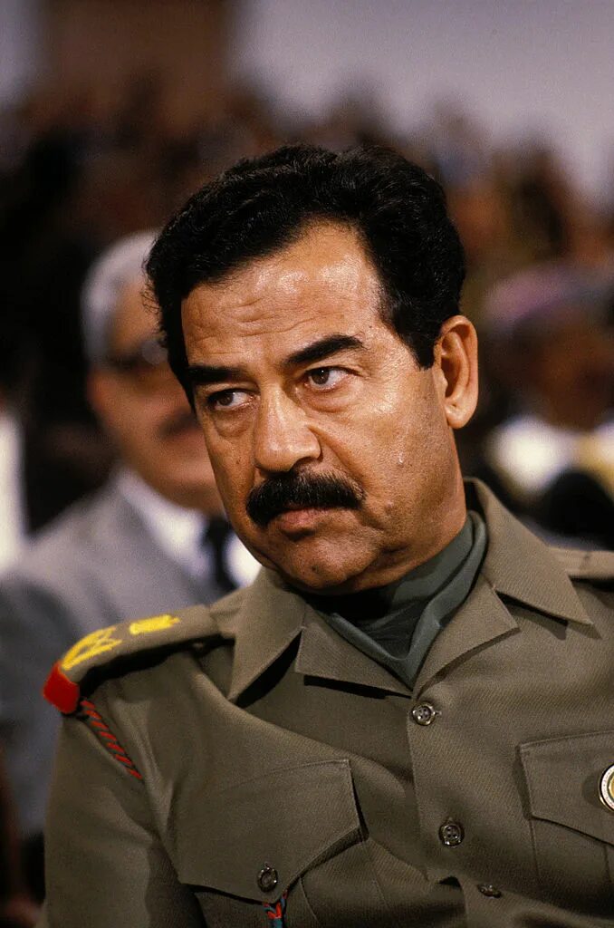 Саддам Хусейн молодой. Саддам Хусейн фото.