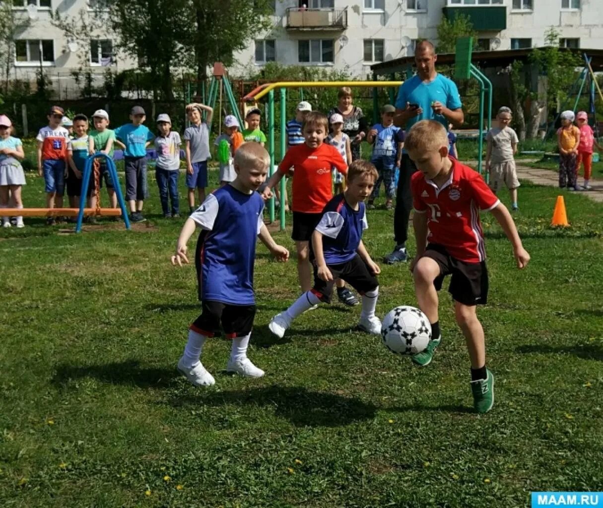 Всемирный день детского футбола 19 июня. Футбол дети. Футбол в детском саду. День футбола в детском саду.