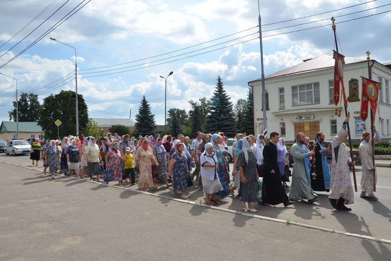 Погода кромы на неделю орловская. Крестный ход Орел. Кромы праздник. Праздник в п .Кромы. Храм в Кромах Орловской области.