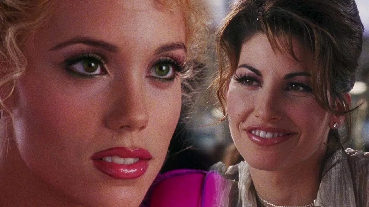 Девушка в шоке фото. Элизабет беркли, «шоугёлз» 1995. Шок герлз. Элизабет беркли 1995. Шок герлз.