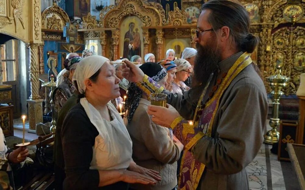 Как проходит соборование в церкви. Таинство елеосвящения в православной церкви. таинство соборование в православии. помазание в храме. таинство елеосвящения соборование.