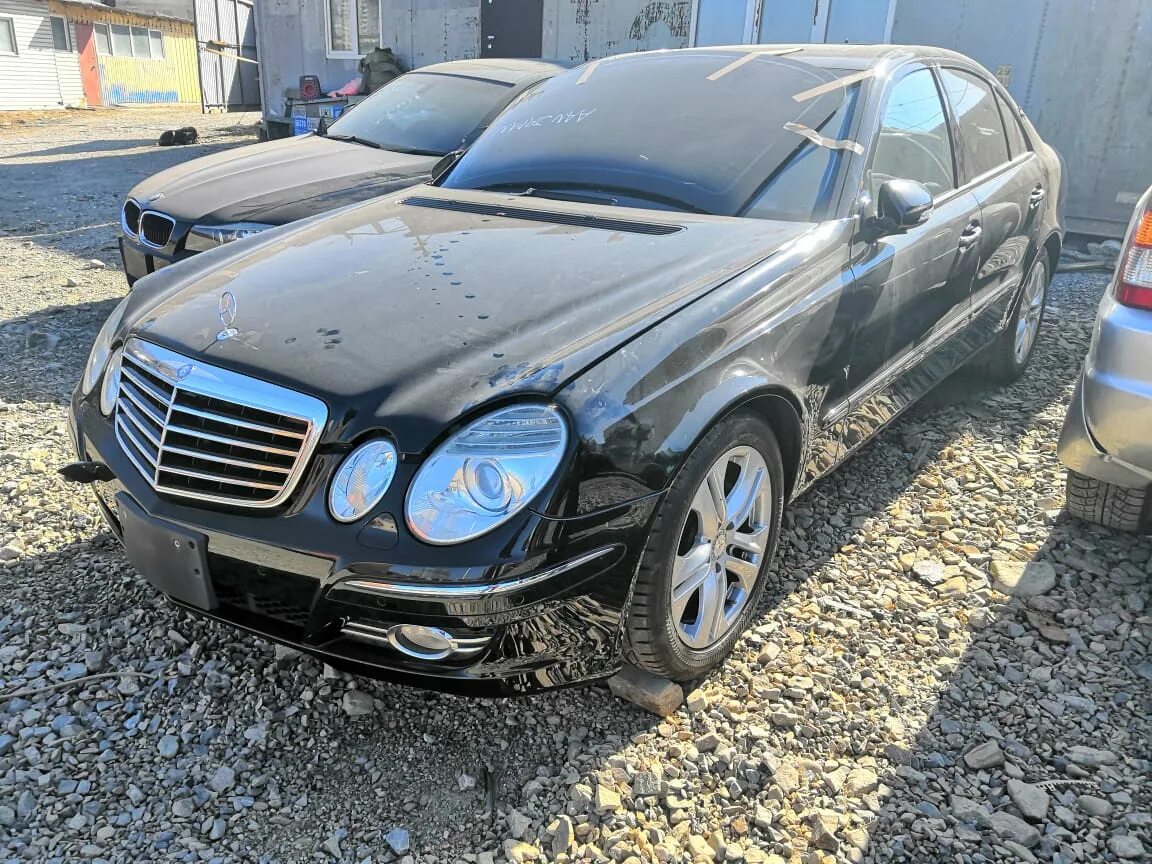 Разборы mercedes. Mercedes-Benz w211. Мерседес 211 1996. Мерседес 211 с Абхазии. Мерседес w211 в разборе.