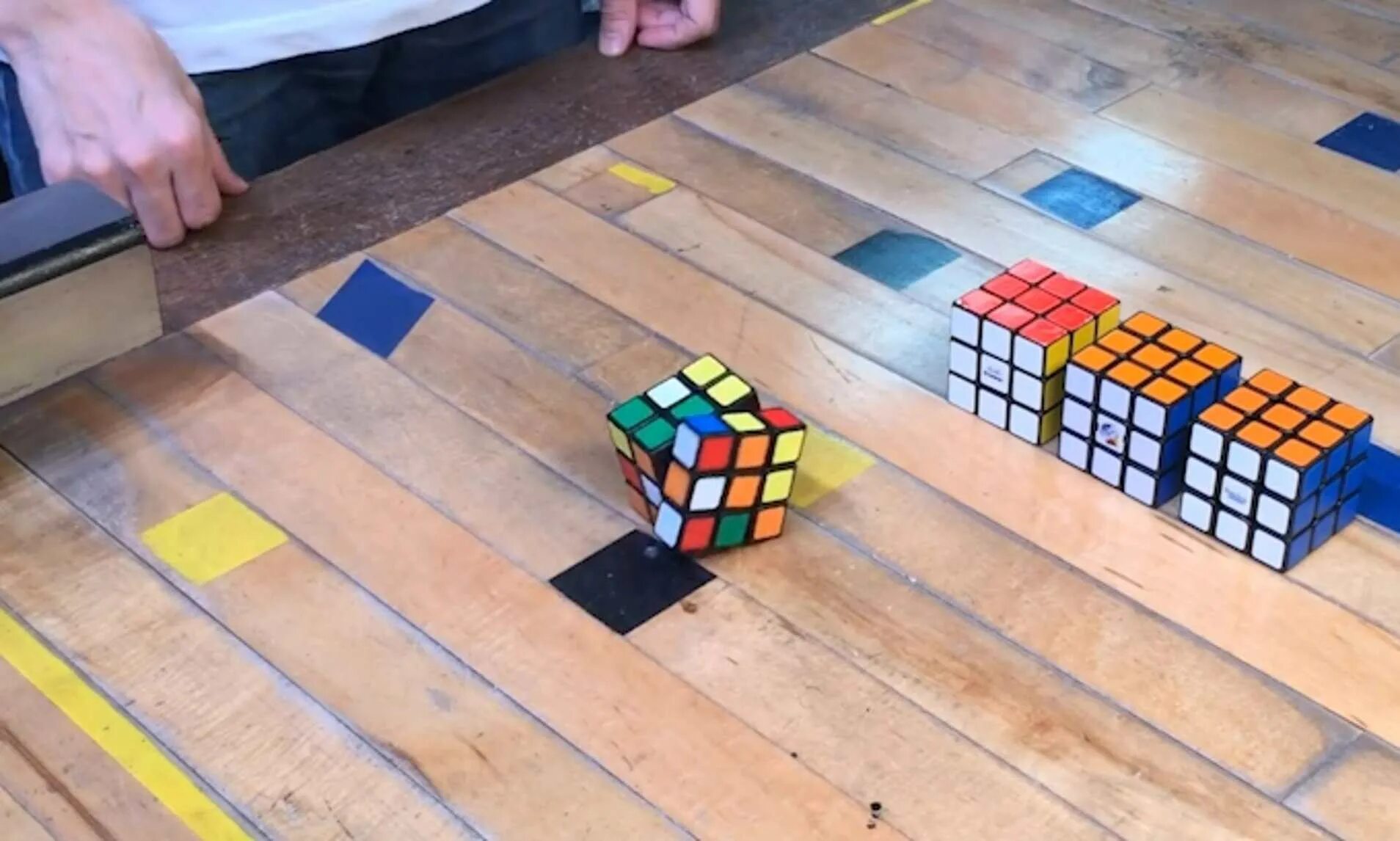Самособирающийся кубик Рубика. Робот кубик Рубика 3х3. Рыбка кубик Рубика 3х3. Самый дорогой кубик Рубика 3х3. Кубик рубика самая простая сборка