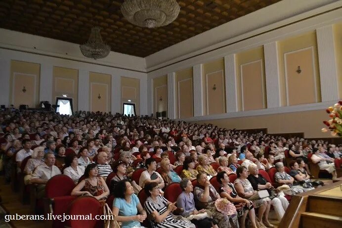 Астраханская филармония зал. Большой зал филармонии Абакан. Филармония Иваново зал. Филармония Ахметова Уфа большой зал. Сайт филармонии абакан