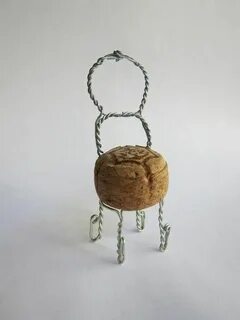 Стульчик из проволоки от шампанского