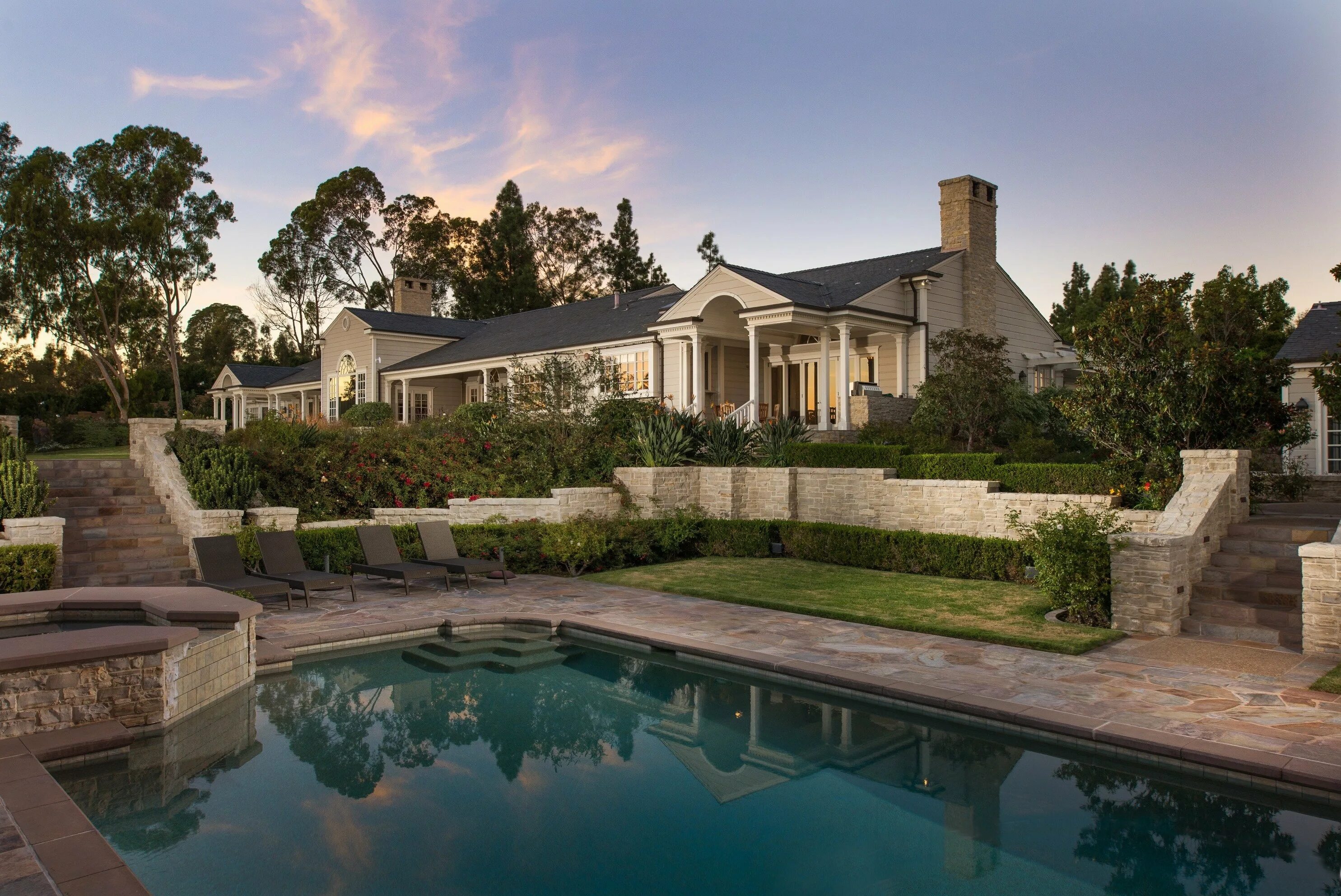 Dad s house. Особняк Сильвестра Сталлоне. Особняк Greystone Mansion. Особняк Уилла Смита. Особняк Сеймура в США.