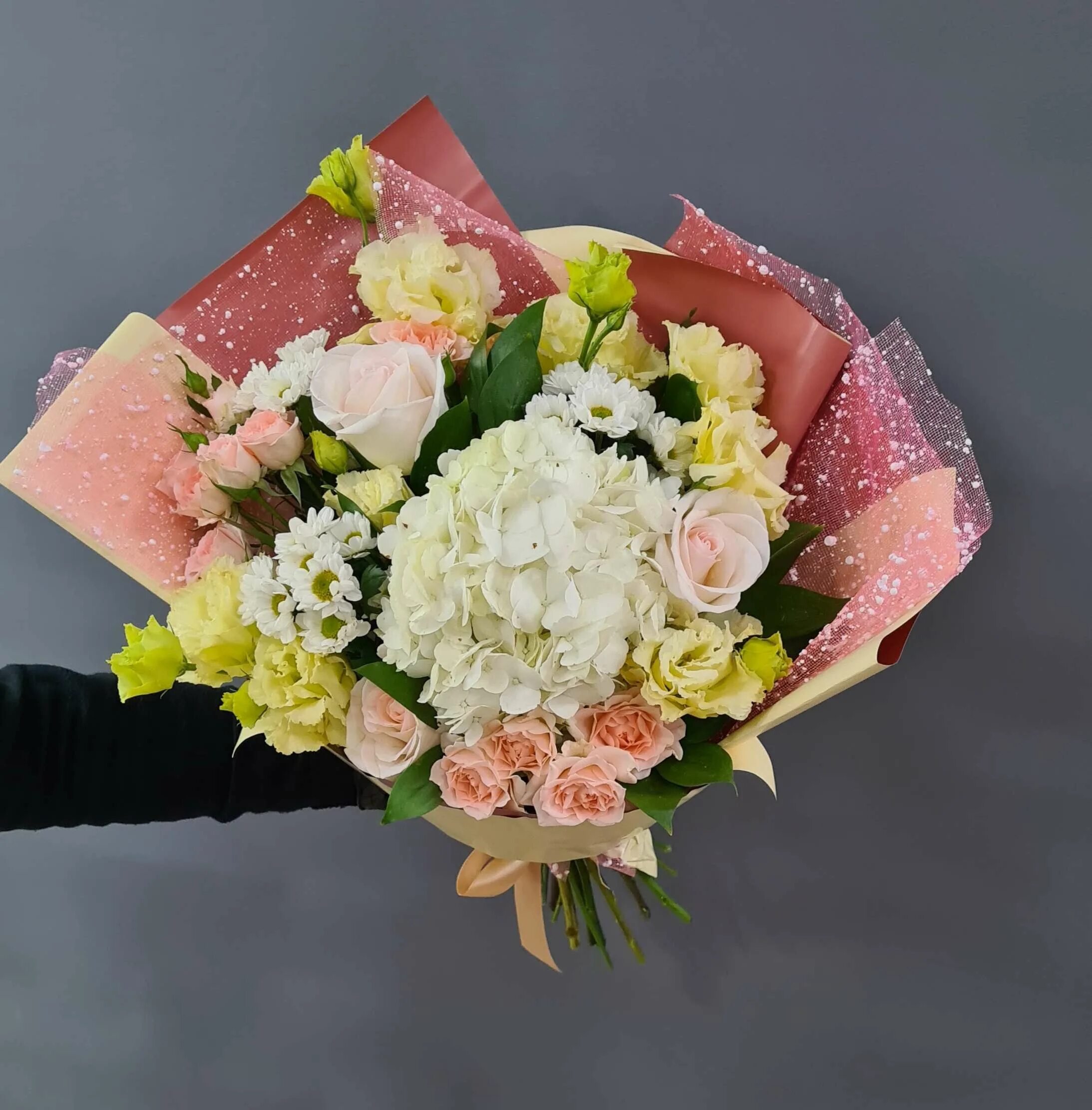 Букет микс из цветов. Букет микс. Букет микс. Букет из гербер и зелени. Букет микс.