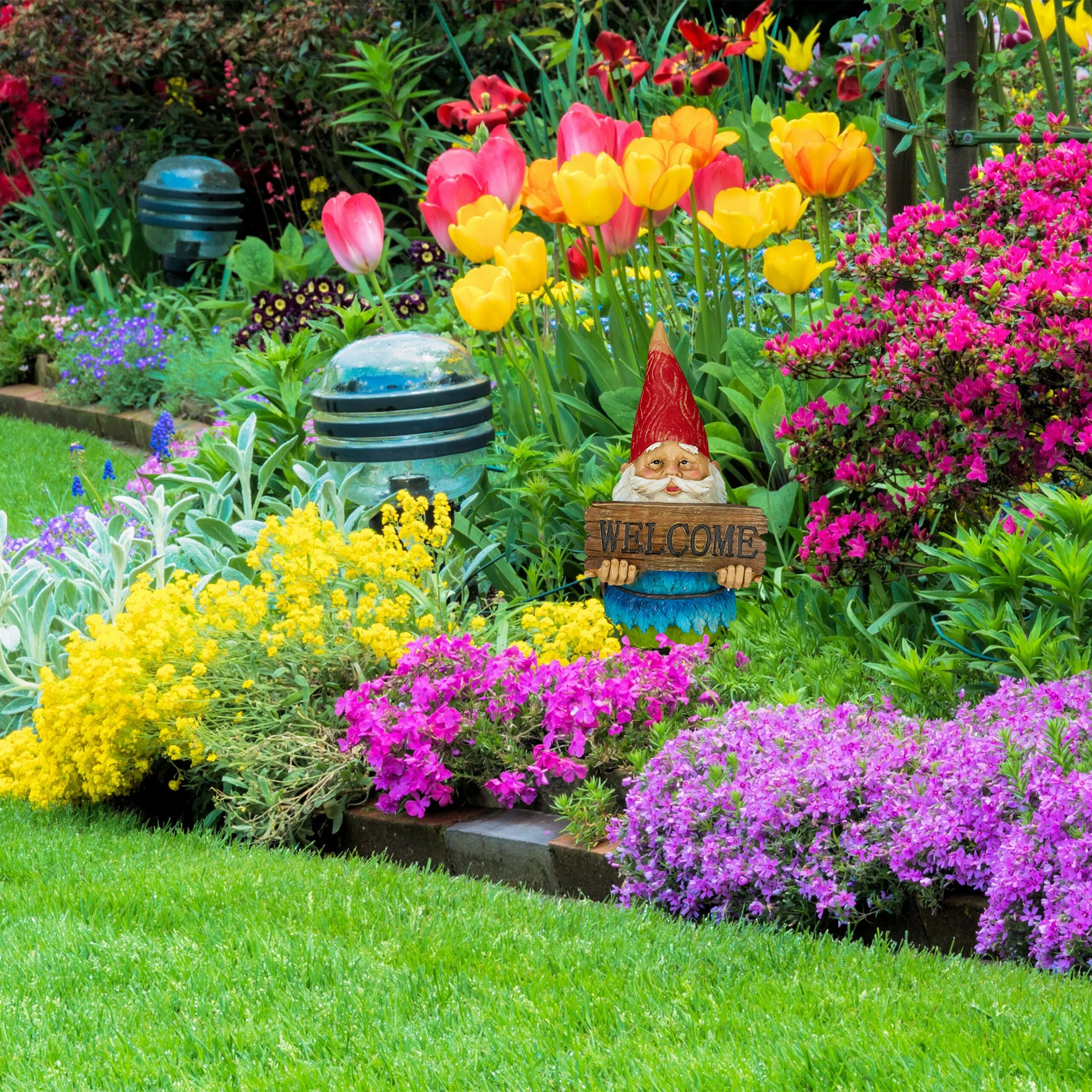 теневой миксбордер можжевельником. миксбордер хайди клум. миксбордер из однолетников. цветник из многолетников. клумба с дельфиниумом и флоксами.