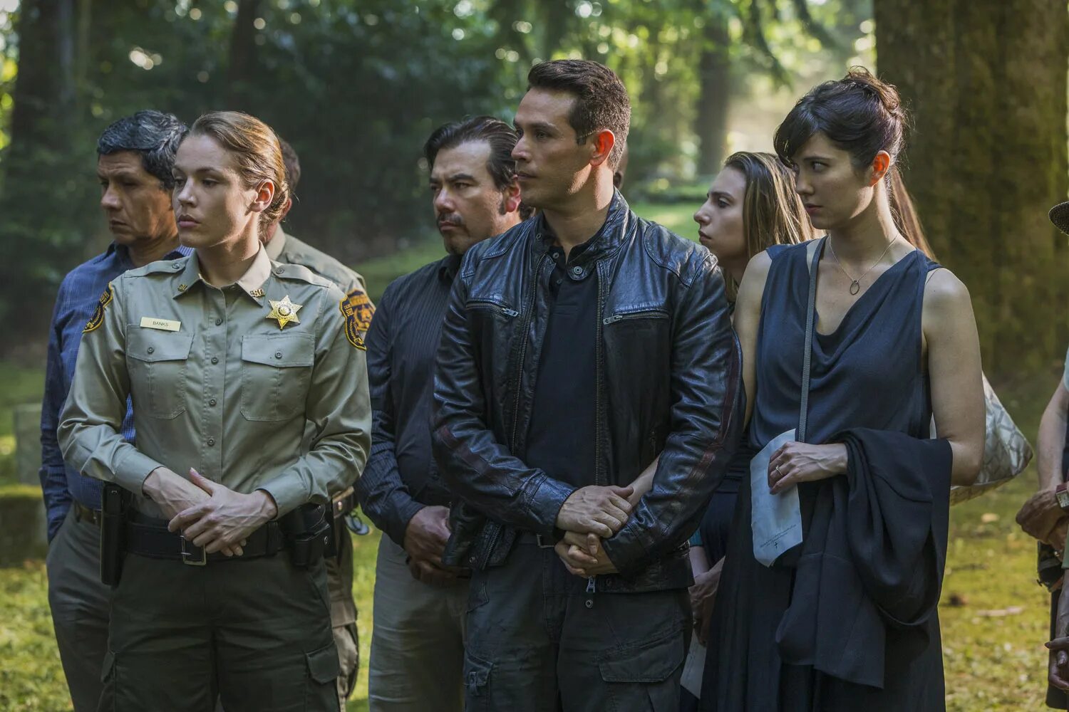 Осколки фильм 2018. 10 серию пожалуйста. Сериал сплетница 2022. 10 серию пожалуйста. Линдси морган уокер сериал.