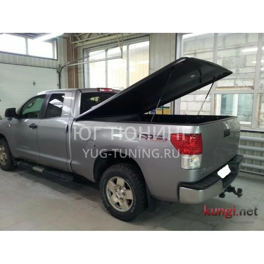 Крышка кузова mazda bt-50. Крышка кузова авито. Тойота хайлюкс крышка багажника. Тойота хайлюкс пикап с крюками на багажнике. Крышка багажника mitsubishi l200.