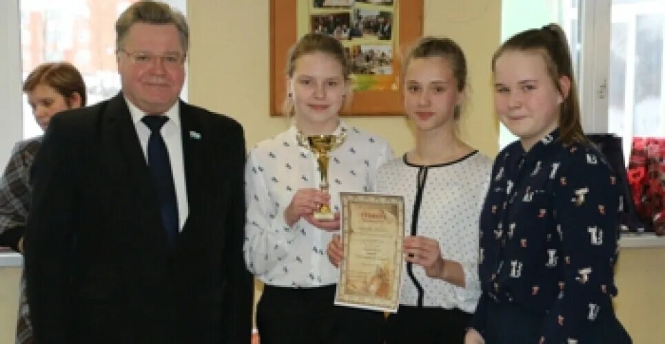 Сайт гимназии новоскул великий новгород. Гимназия новоскул великий новгород. гимназия новоскул великий новгород прусская 4. гимназия новоскул великий новгород учителя. флагшток великий новгород гимназия новоскул.