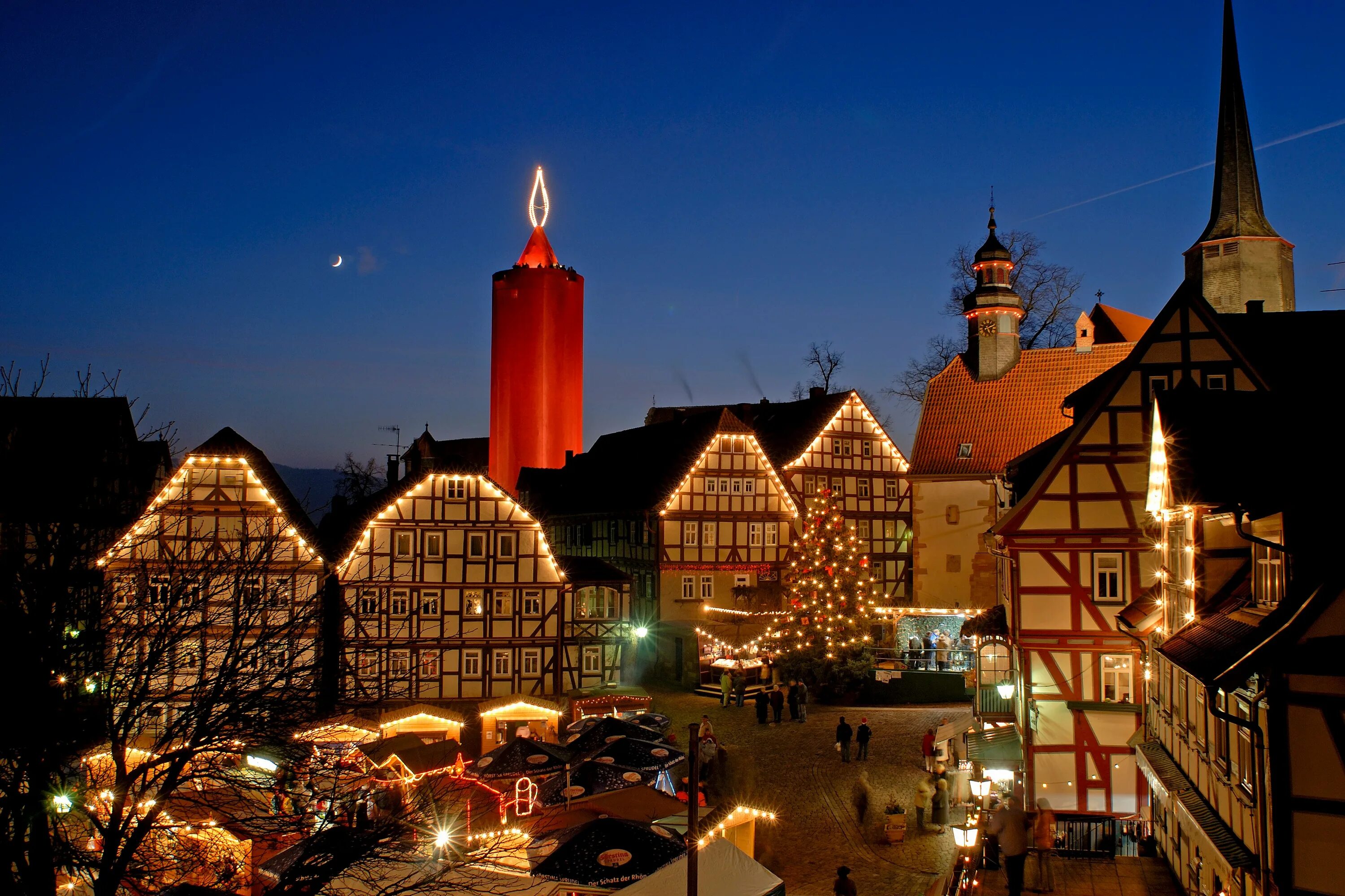 Как празднуют новый год в германии. Weihnachtsmarkt в Германии. Гессен Германия Рождество. Weihnachtsmarkt в Штутгарте. Рождественский городок Фрайберг в Германии.