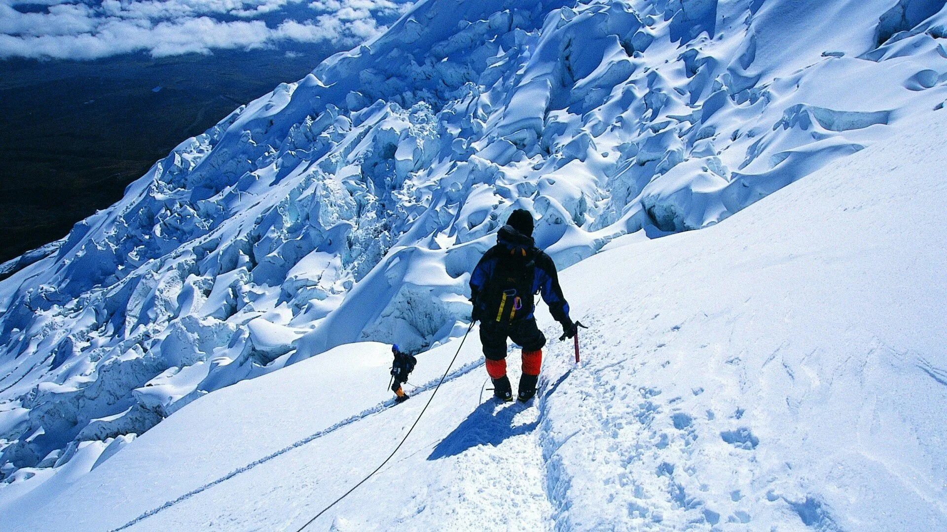 Вершина время работы. Эверест горнолыжный курорт. Гора Эльбрус альпинисты. Покорение Эльбруса. Альпинисты на Эльбрусе.