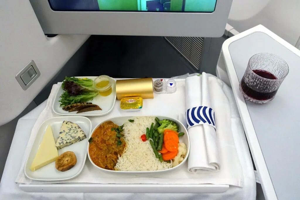 Finnair a350 Business. S7 Airlines питание вегетарианское. Питание с7 авиакомпания. Питание в авиакомпании s7.