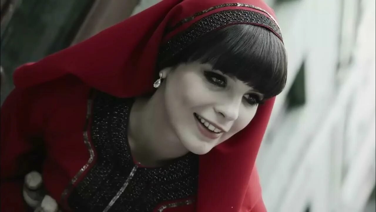 Красная королева дата выхода. Красная королева дата выхода