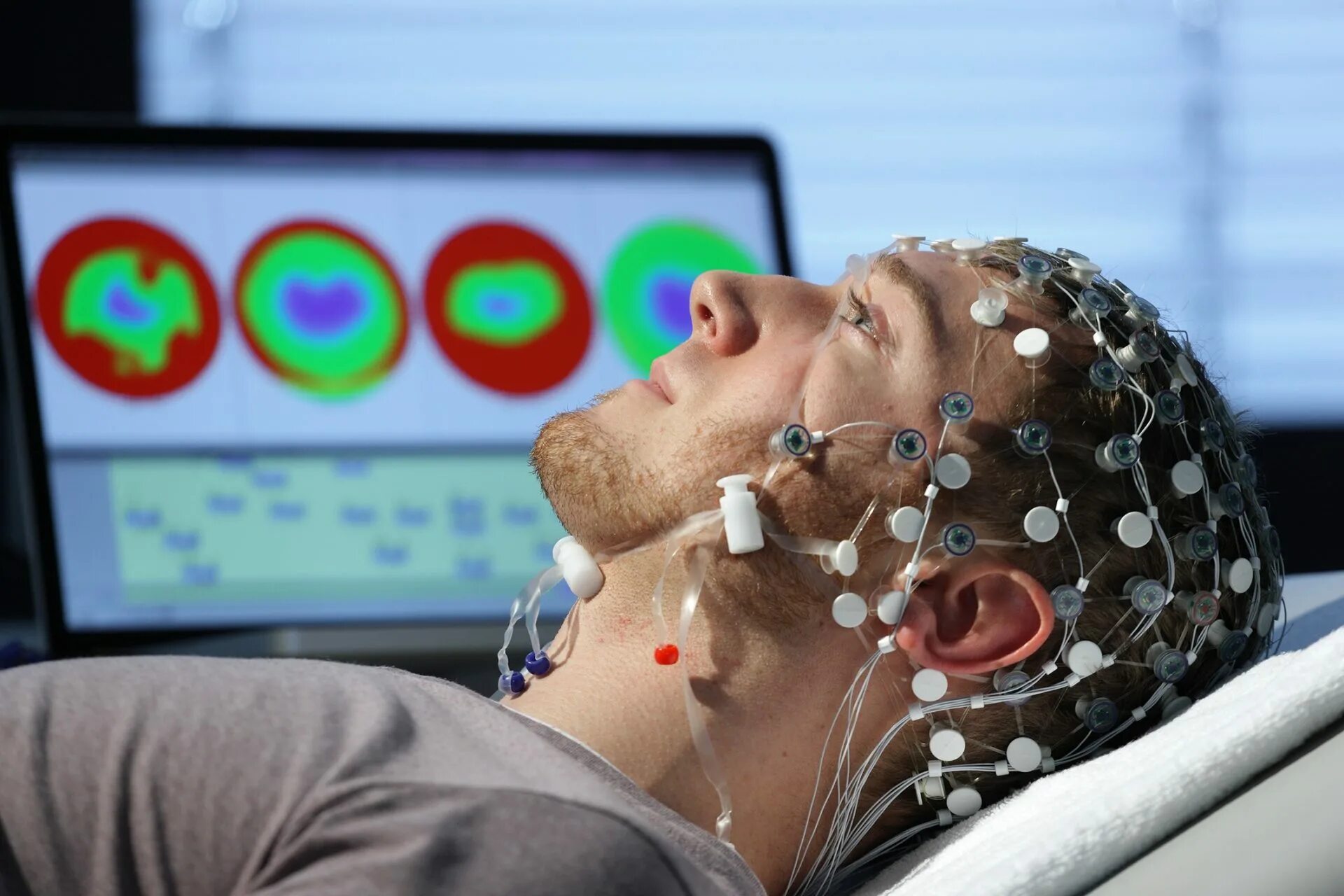 Нейро тесты. Электроэнцефалография головного мозга (ЭЭГ). EEG elektroentsefalografiya. Нейроинтерфейс ЭЭГ. Энцефалограф Нейротех.