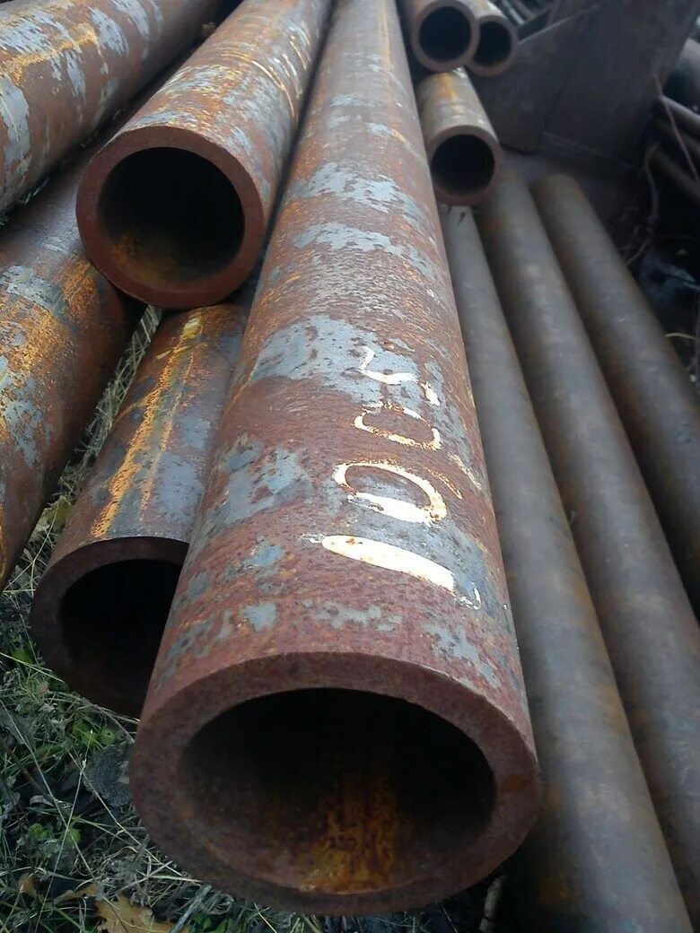 Прибор для поиска пластиковых труб под землей. Столбы для забора (труба б/у нкт) 60х5. Труба 325х4 нержавейка. Труба в земле. Материалы труб.