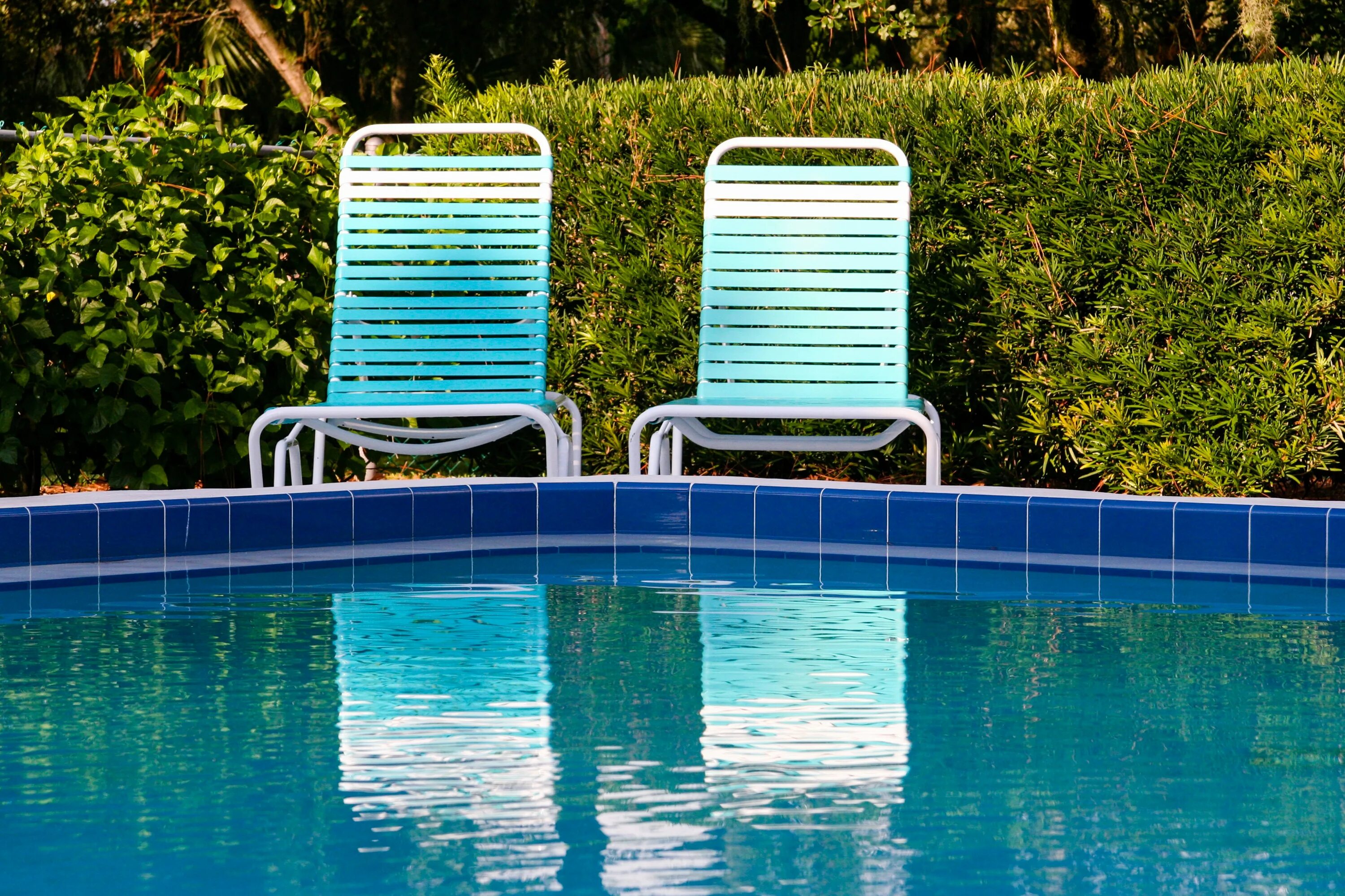 Вода в бассейне. Синий бассейн. Бассейн вода на природе квадратный. Poolcare фото. Pool side