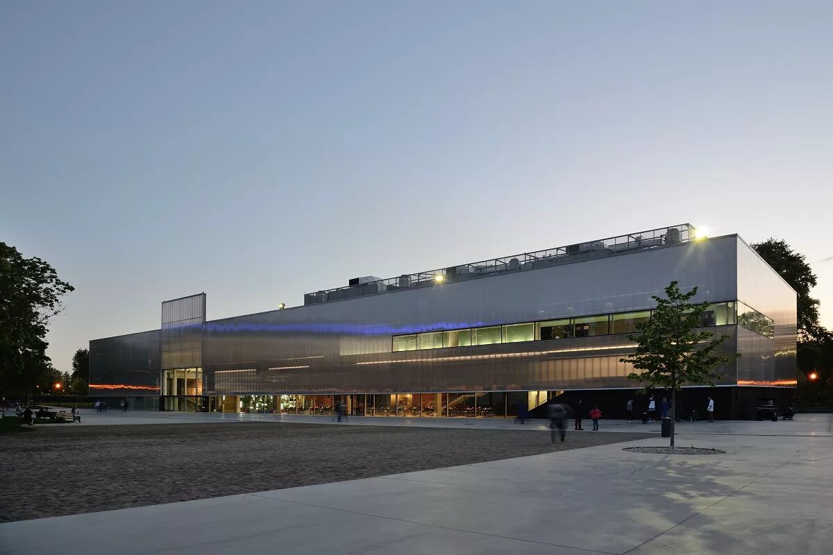 Центр современного искусства гараж в москве. Музей «гараж» в парке горького (москва). Музей современного искусства москва парк горького. Парк горького москва гараж. Музей гараж в парке горького.