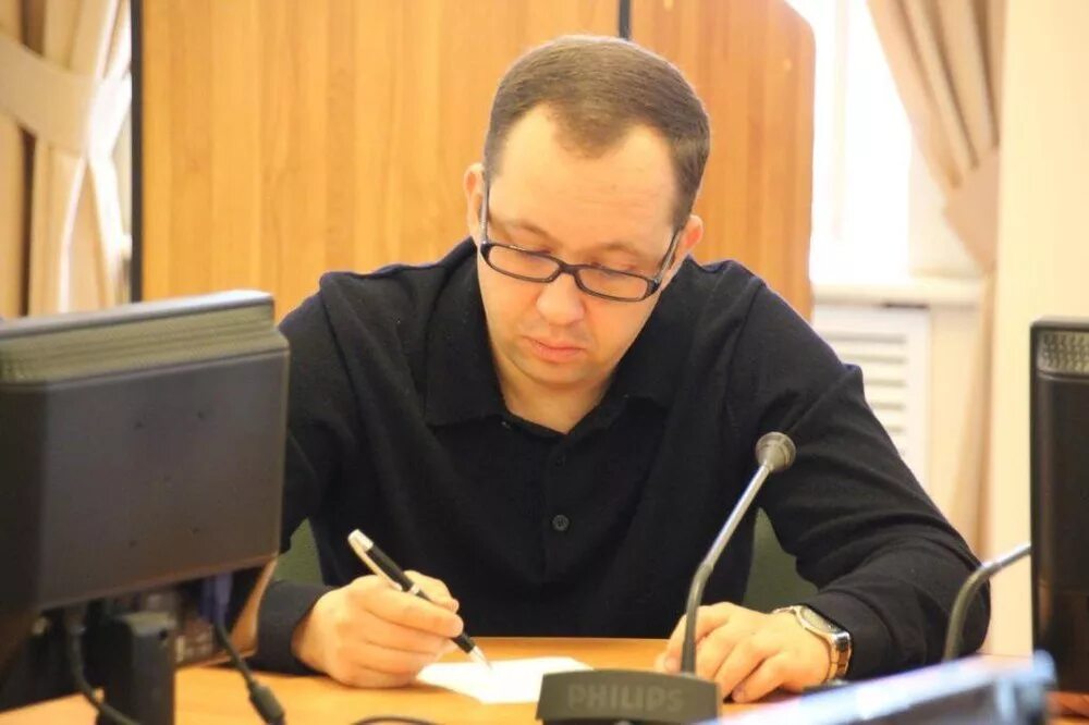 Начальник управления перевод. Денис чарондин ярославль. чарондин денис вячеславович ярославль. безруков денис дмитриевич начальник отдела потребительского рынка. степанов ярославль мэрия.