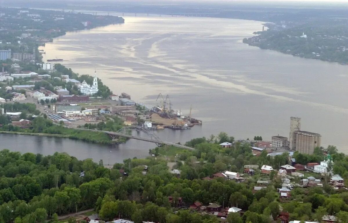 Города ивановской области на волге. Река Волга Кинешма. Река Волга город Кинешма. Город Кинешма в Ивановской области. Кинешма города на Волге.