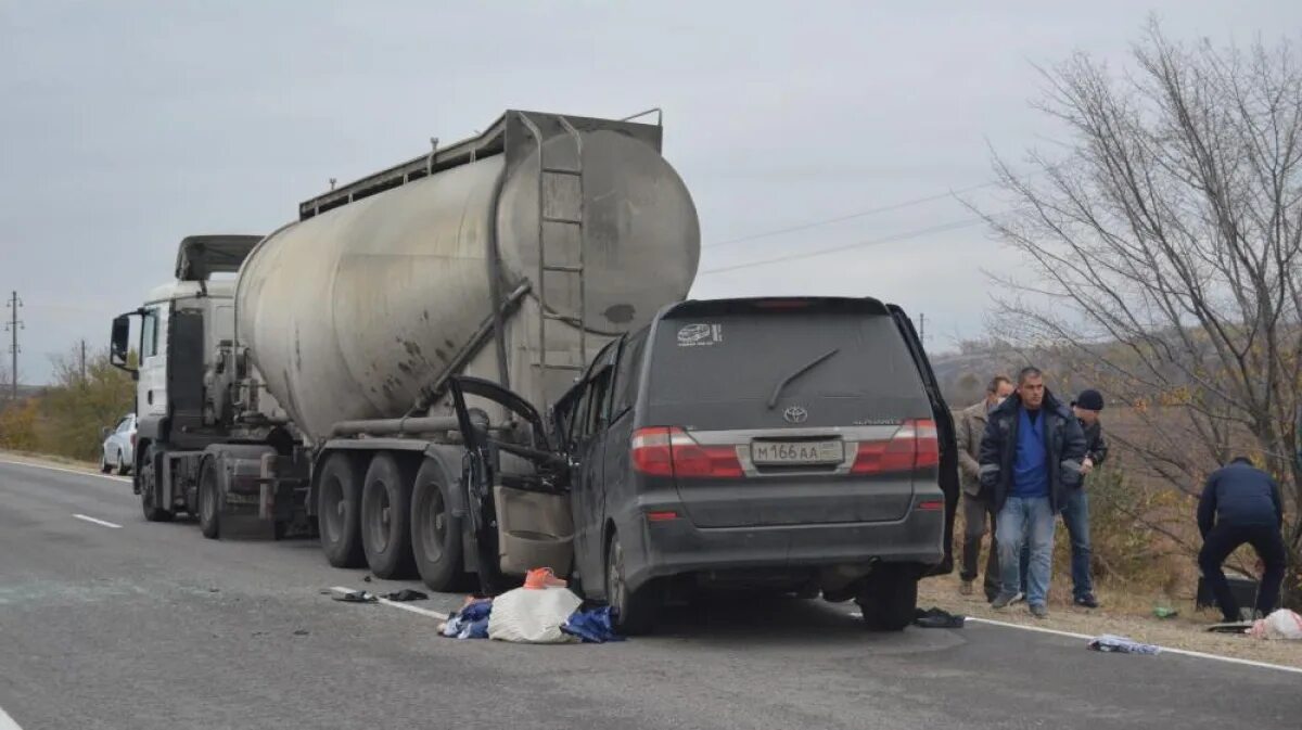 Авария в Воробьевском районе Воронежской области 4.04. Авария на трассе м6 в Воронежской области. ДТП С грузовиком в Воронежской области. 15.10.2022 Авария под Волгоградом.