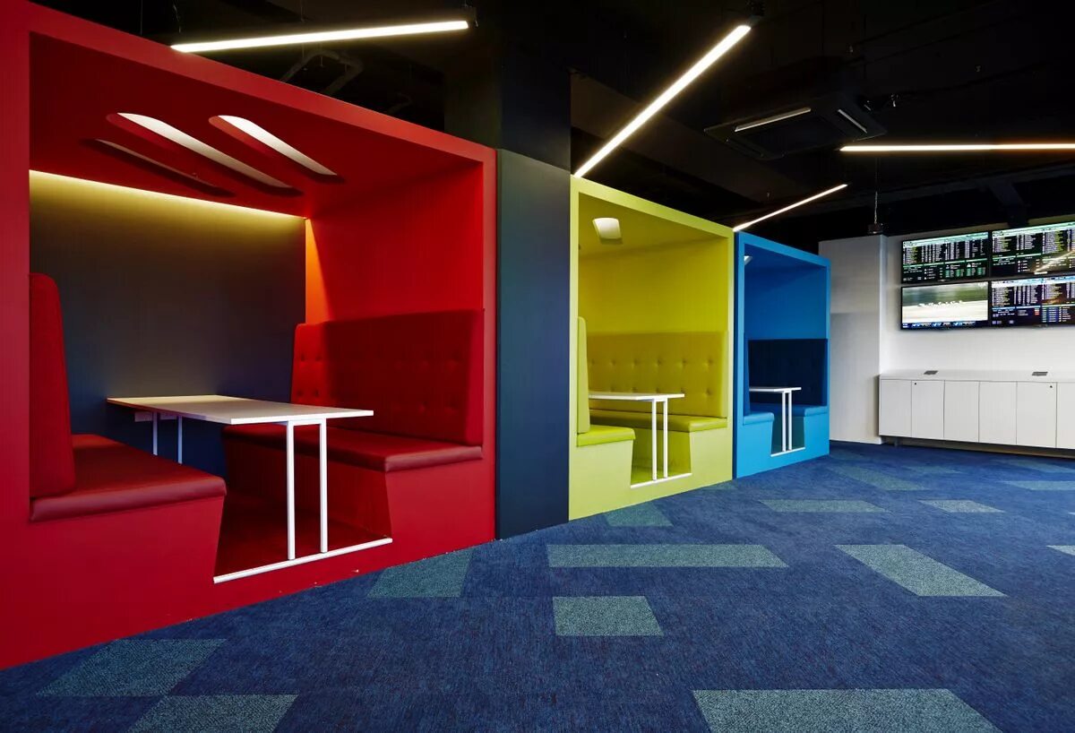 Цветовые решения для офиса. Разноцветные стены в офисе. Переговорные кабинки для офисов. Интерьер производственных помещений. Цвет пром