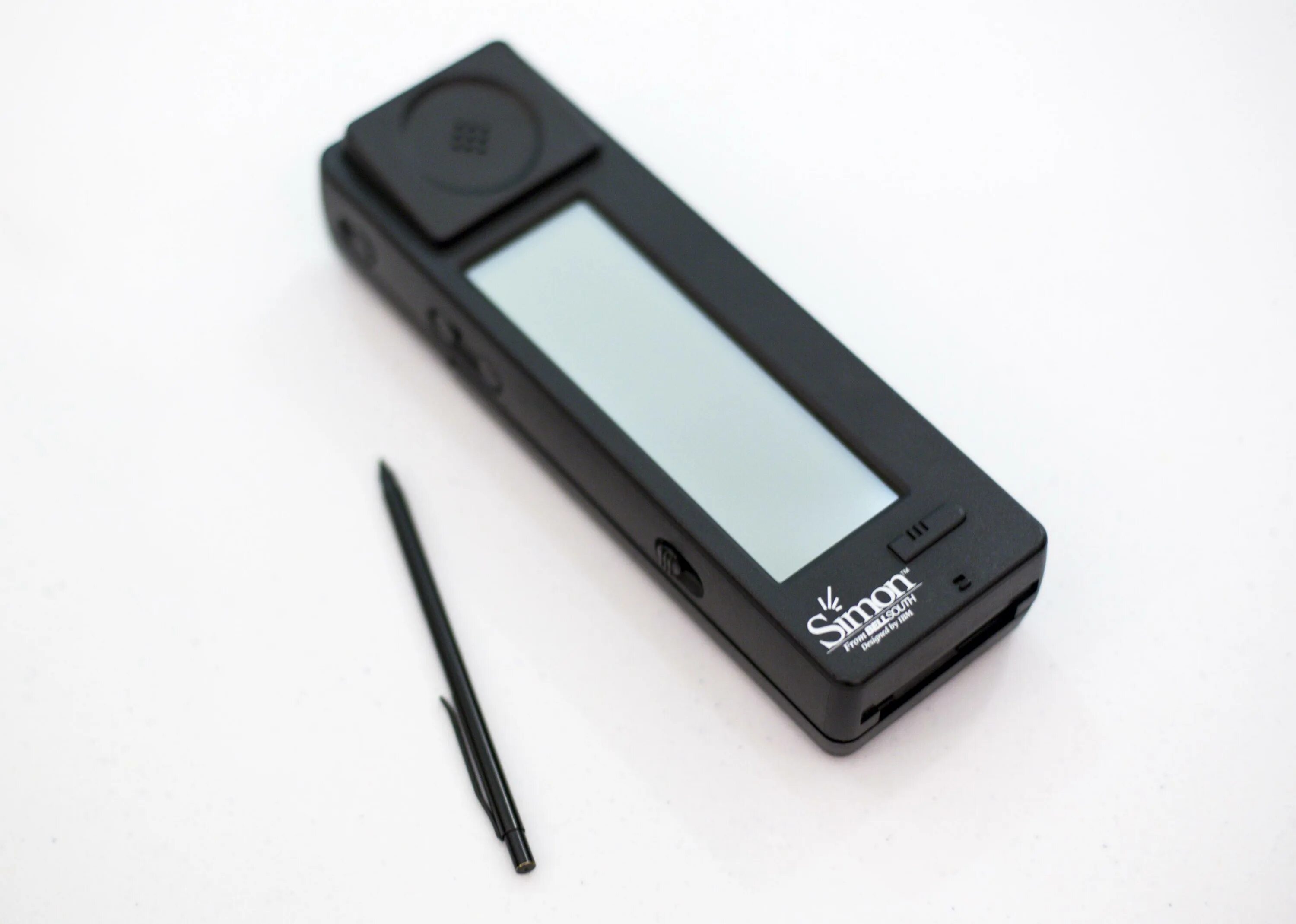 Ibm simon. Первый смартфон Simon, IBM. Первый сенсорный телефон IBM Simon. IBM Simon 1994. IBM Simon personal Communicator.