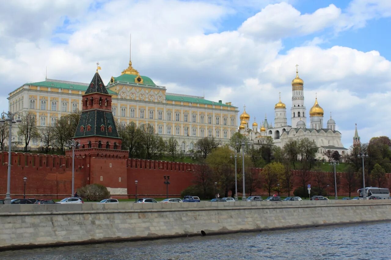 The kremlin is the heart. Московский Кремль ЮНЕСКО. Кремль Москва. Кремль. Сердце Москвы. Московский Кремль с орлами.