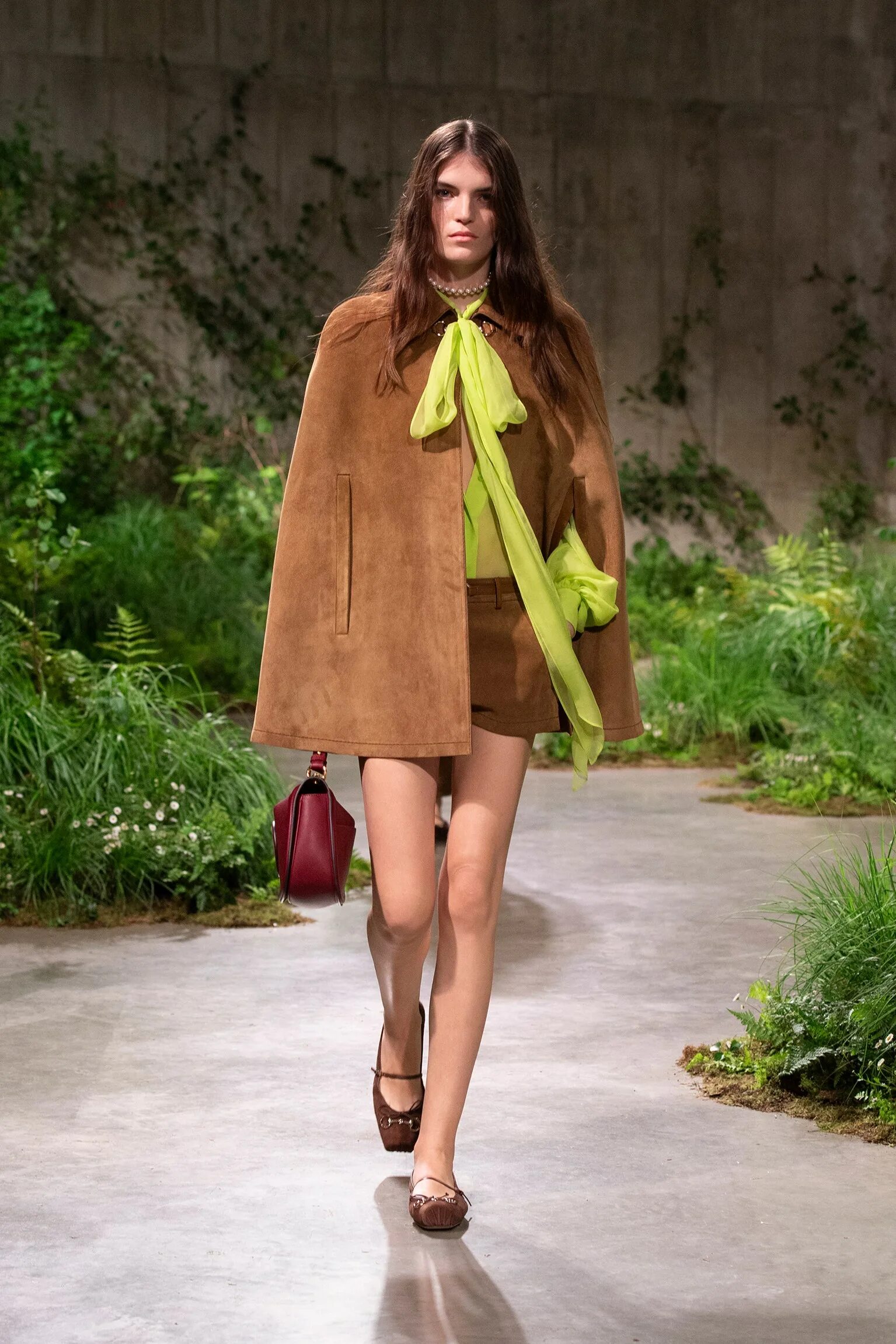 Gucci Cruise 2025 Resort London - RUNWAY MAGAZINE ® Official