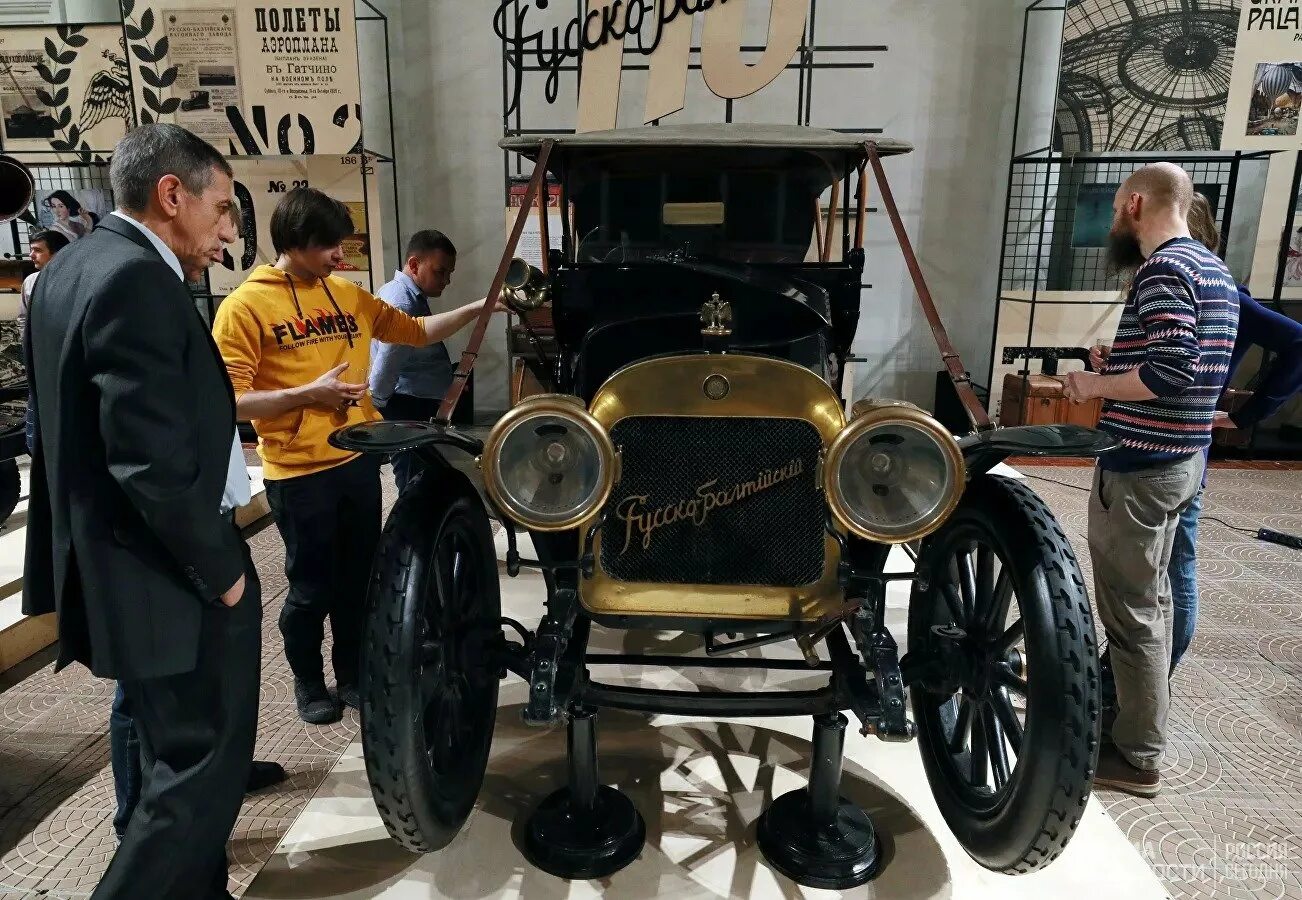 Выпущен первый в мире. Первый серийный автомобиль Руссо-Балт. Руссо-Балт 1909. Руссо-Балт 1910. Руссобалт политехнический музей.