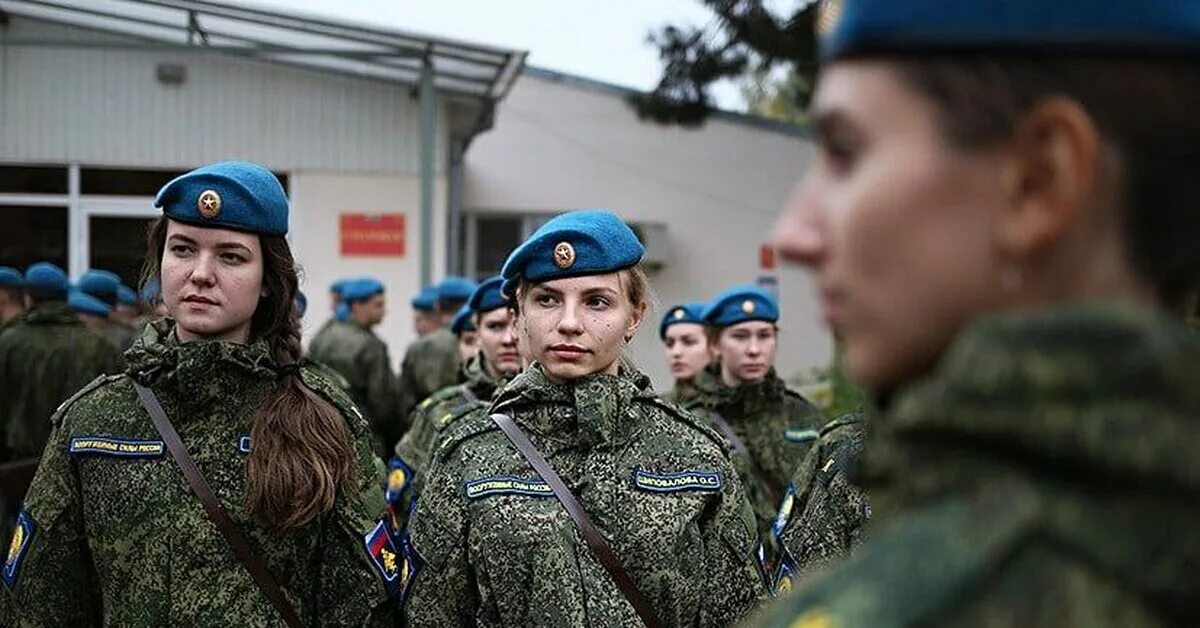 Военнообязанные лицо. Курсантки КВВАУЛ. КВВАУЛ летчицы. Курсантки ВДВ. Курсантки РВВДКУ.