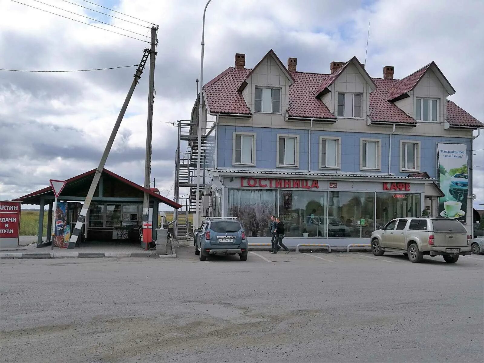 Крутинка омск стоянка уют. Кафе на трассе омск новосибирск. Трасса омск мотели. Придорожный комплекс омич омская область. Кафе сибирь сибирь тюмень.