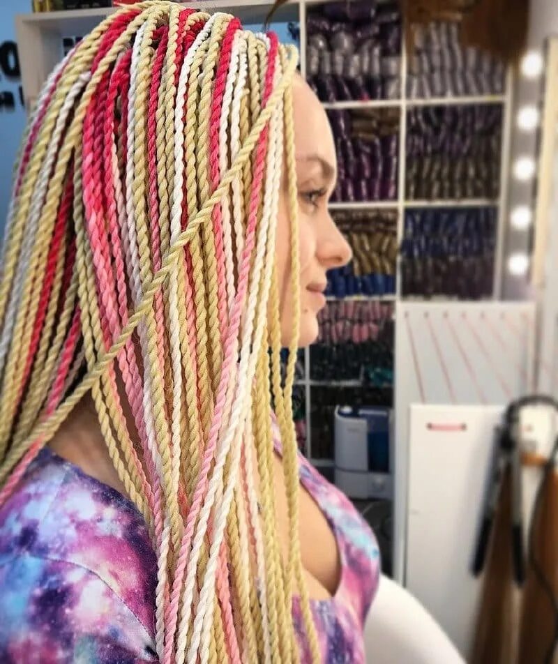 Волосы в косичках как называется. Афрокосы де косы. Бокс брейды с канекалоном. Французские косички брейды. Волосы в косичках как называется.